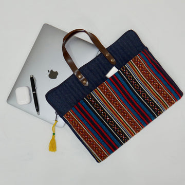 Swaran Sleeve – Jacquard Zipped Pocket - Denim