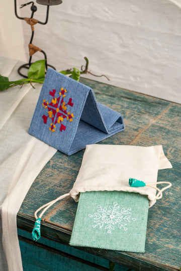 Desk Phulkari – Blue Bloom Phone Stand