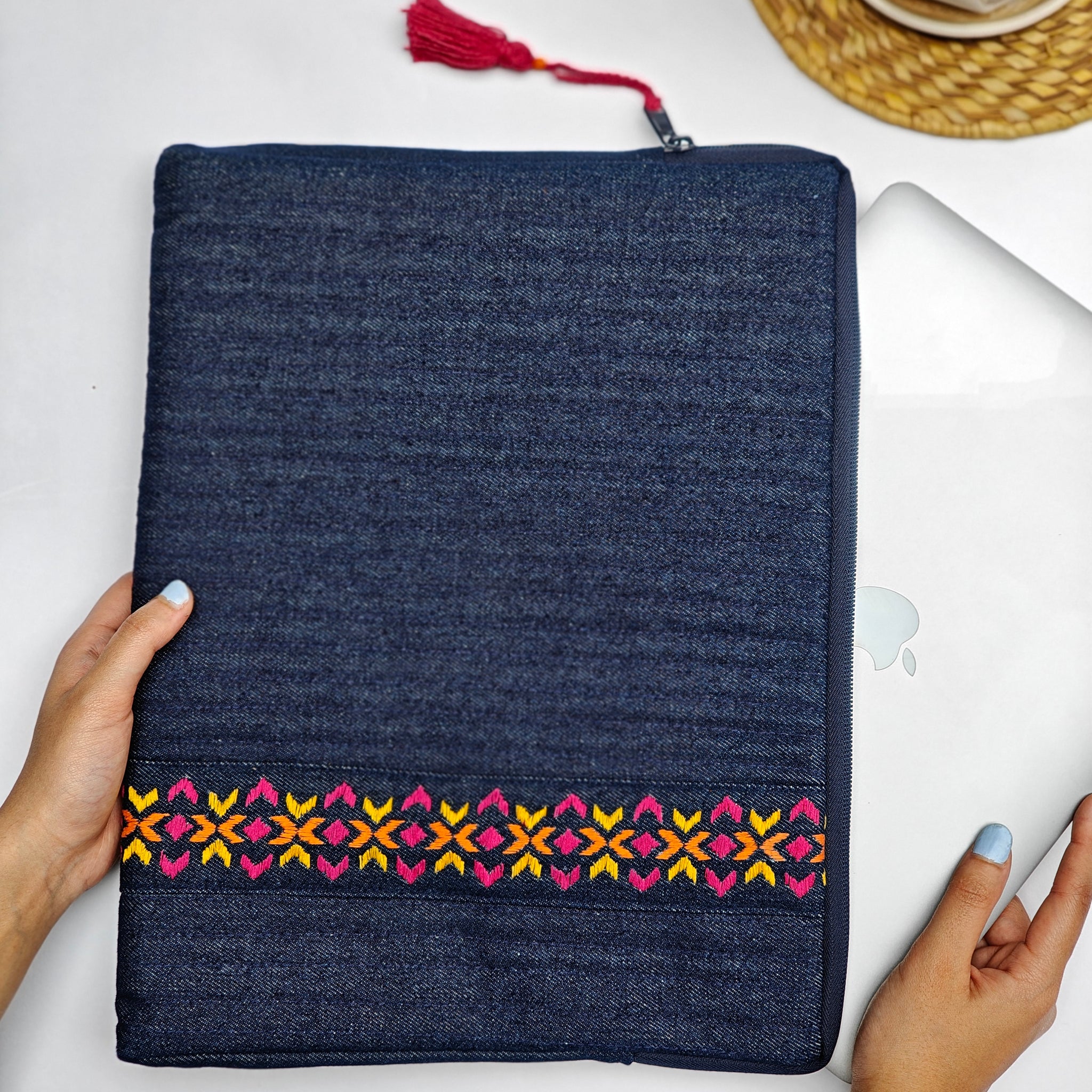 Horizontal Laptop Sleeve - Vertical Spark