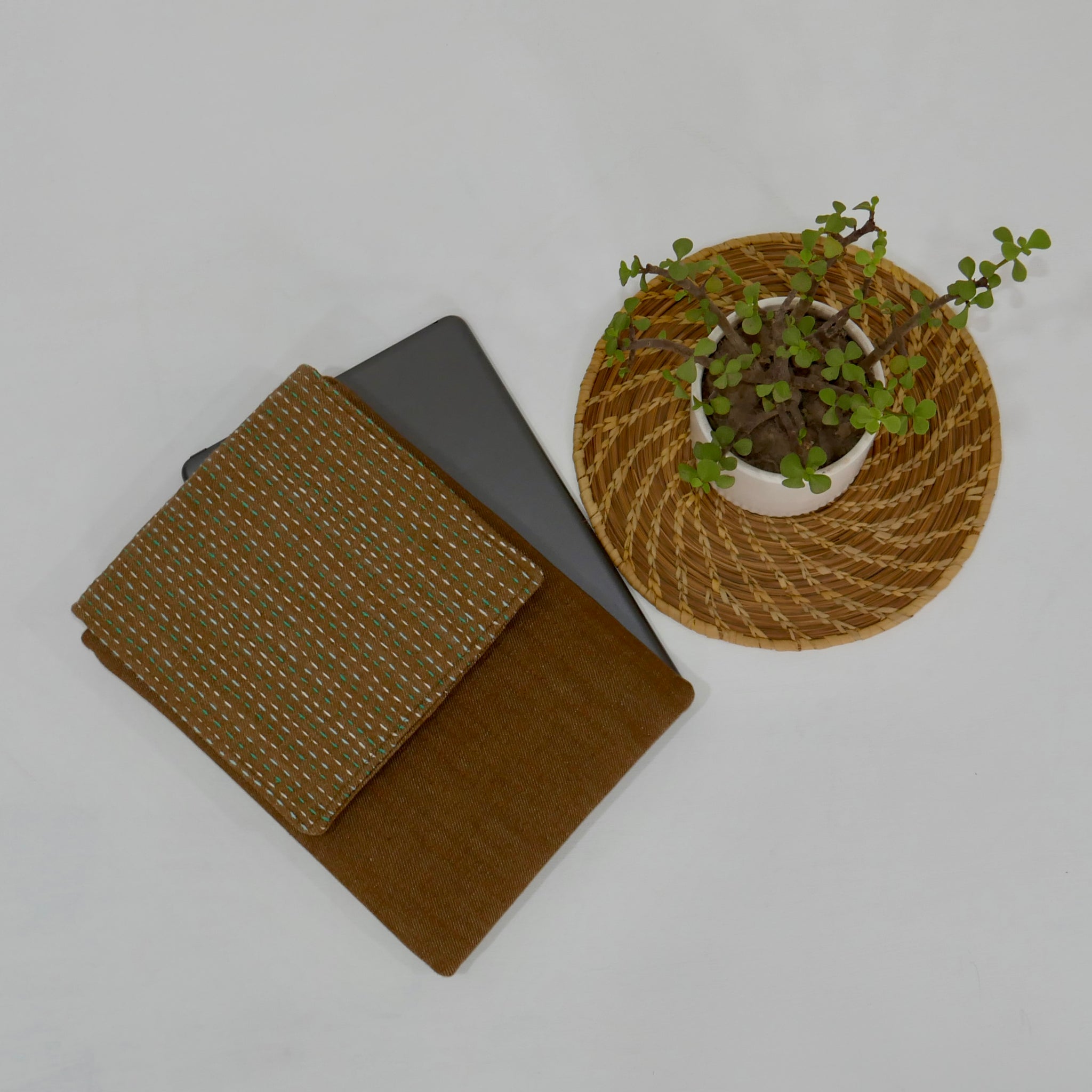 Threadscape iPad Sleeve – Brown Denim