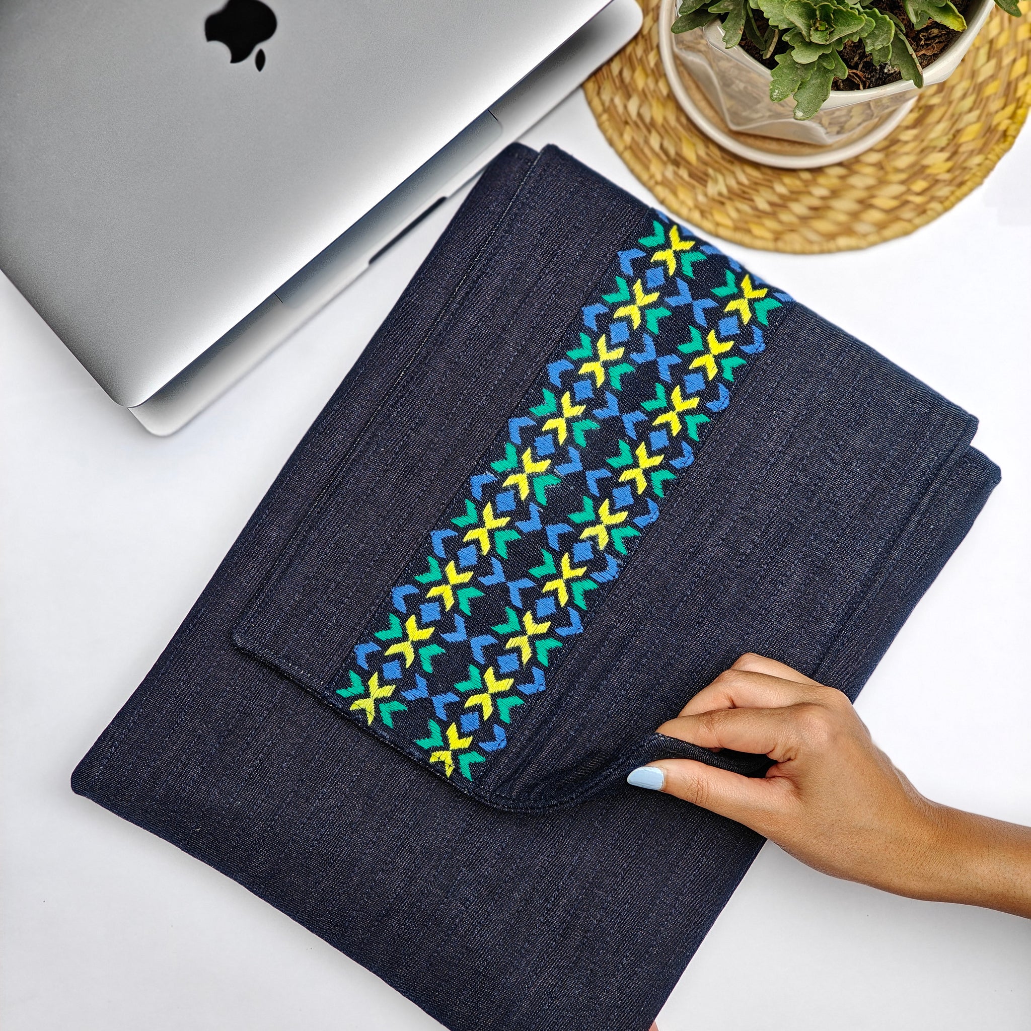 Vertical Laptop Sleeve – Off-Centre Phulkari Grace