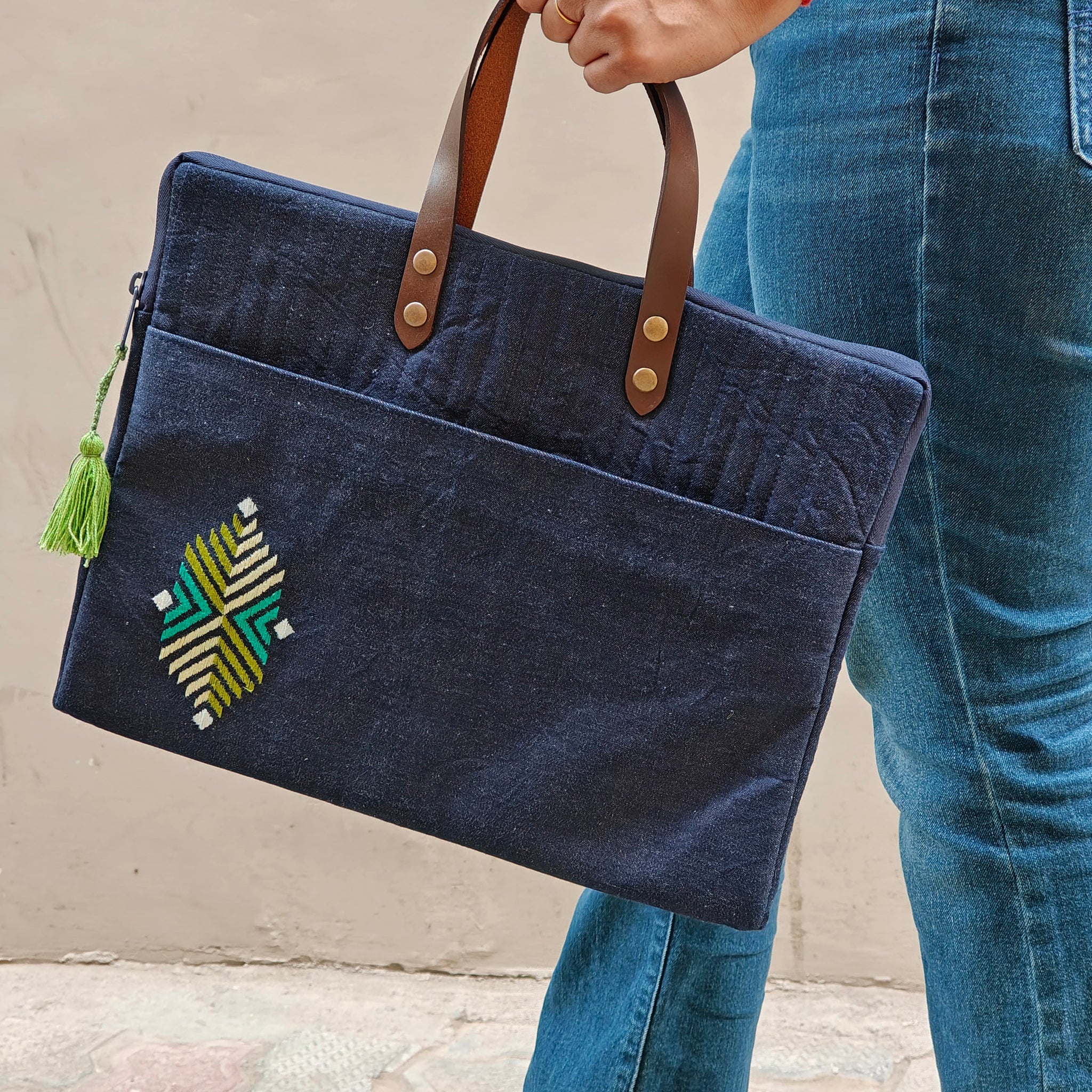 Swaran Laptop Sleeve – Minimal Motif